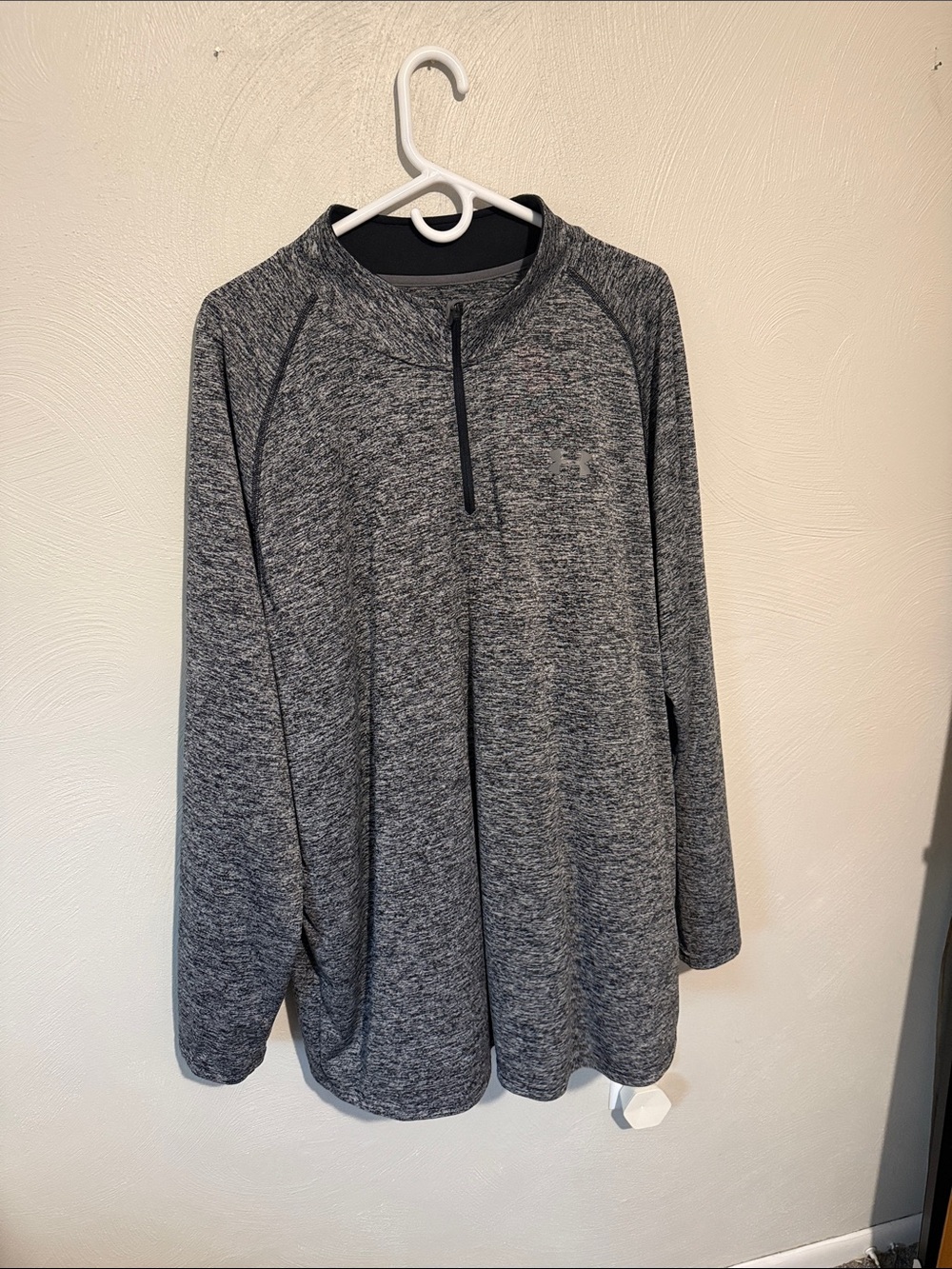 Under Armour Gray Heather HeatGear Athletic Top